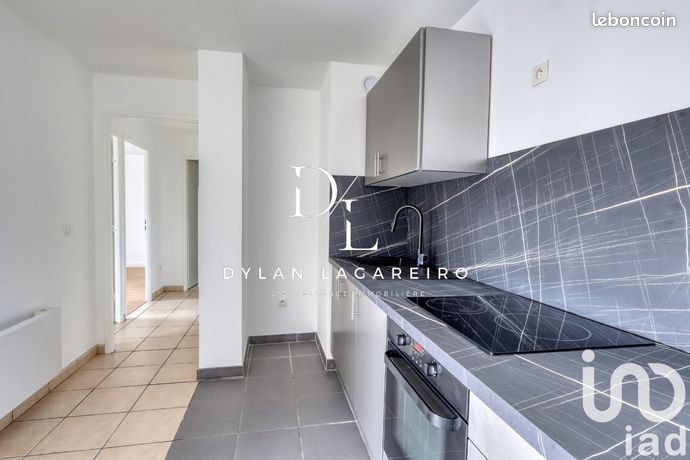 3 rooms Apartment in Persan, France No. 355257