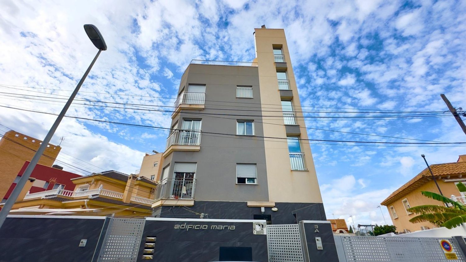 90m² Commercial property in Torrevieja, Spain No. 291662