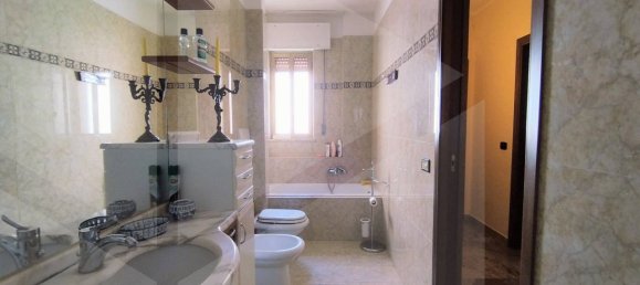 Apartamento de 4 habitaciónes en Triggiano, Italy No. 30741 30