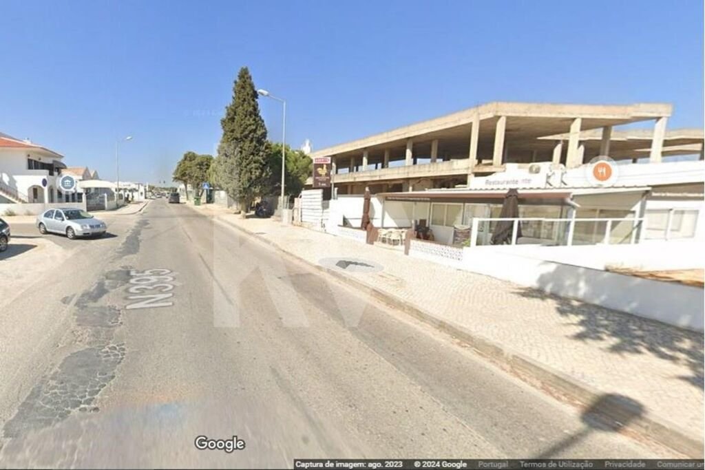 1244m² Commercial property in Ferreiras, Portugal No. 110414