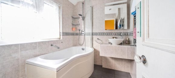 6 bedrooms House in Whetstone, United Kingdom No. 6670 7