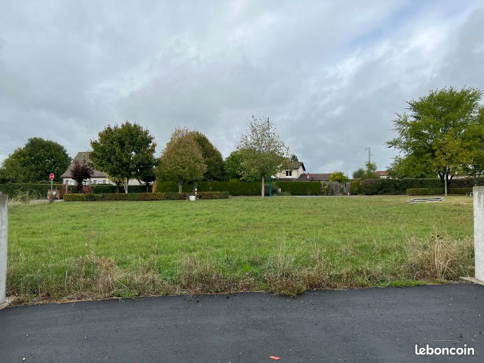 375m² Land in Naucelles, France No. 268741
