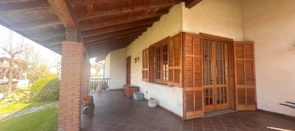 5 bedrooms Villa in Garlasco, Italy No. 359505 4