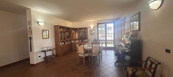 5 bedrooms Villa in Garlasco, Italy No. 359505 9