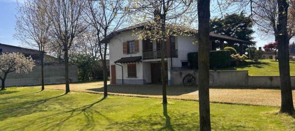 5 bedrooms Villa in Garlasco, Italy No. 359505 2