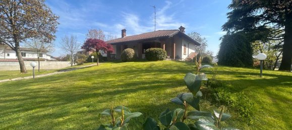 5 bedrooms Villa in Garlasco, Italy No. 359505 3