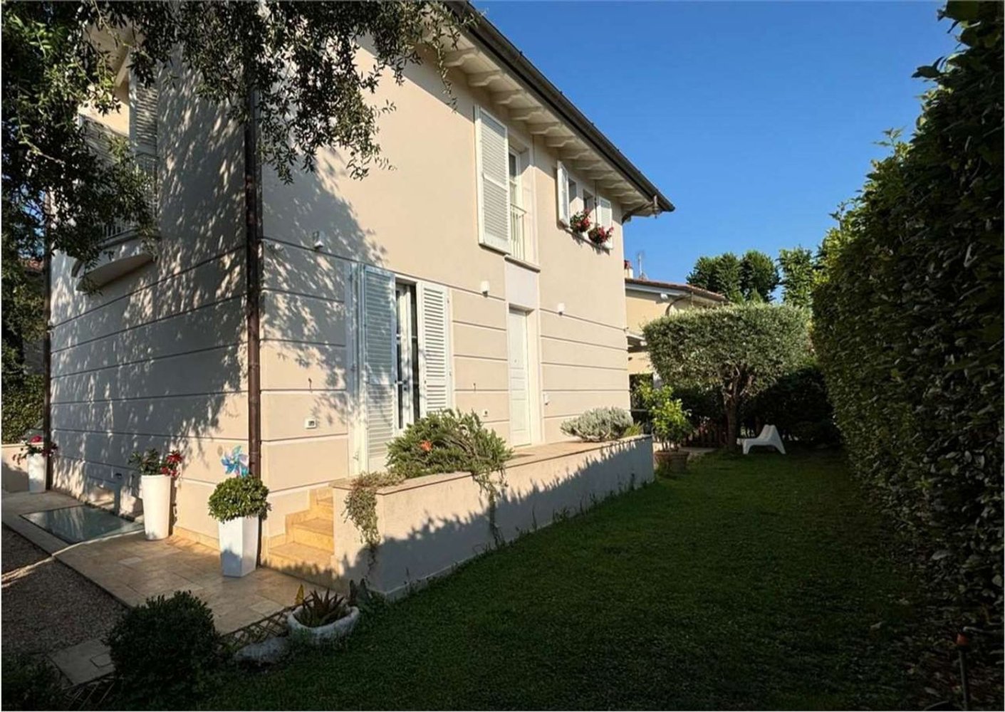 10 rooms Villa in Pietrasanta, Italy No. 279410