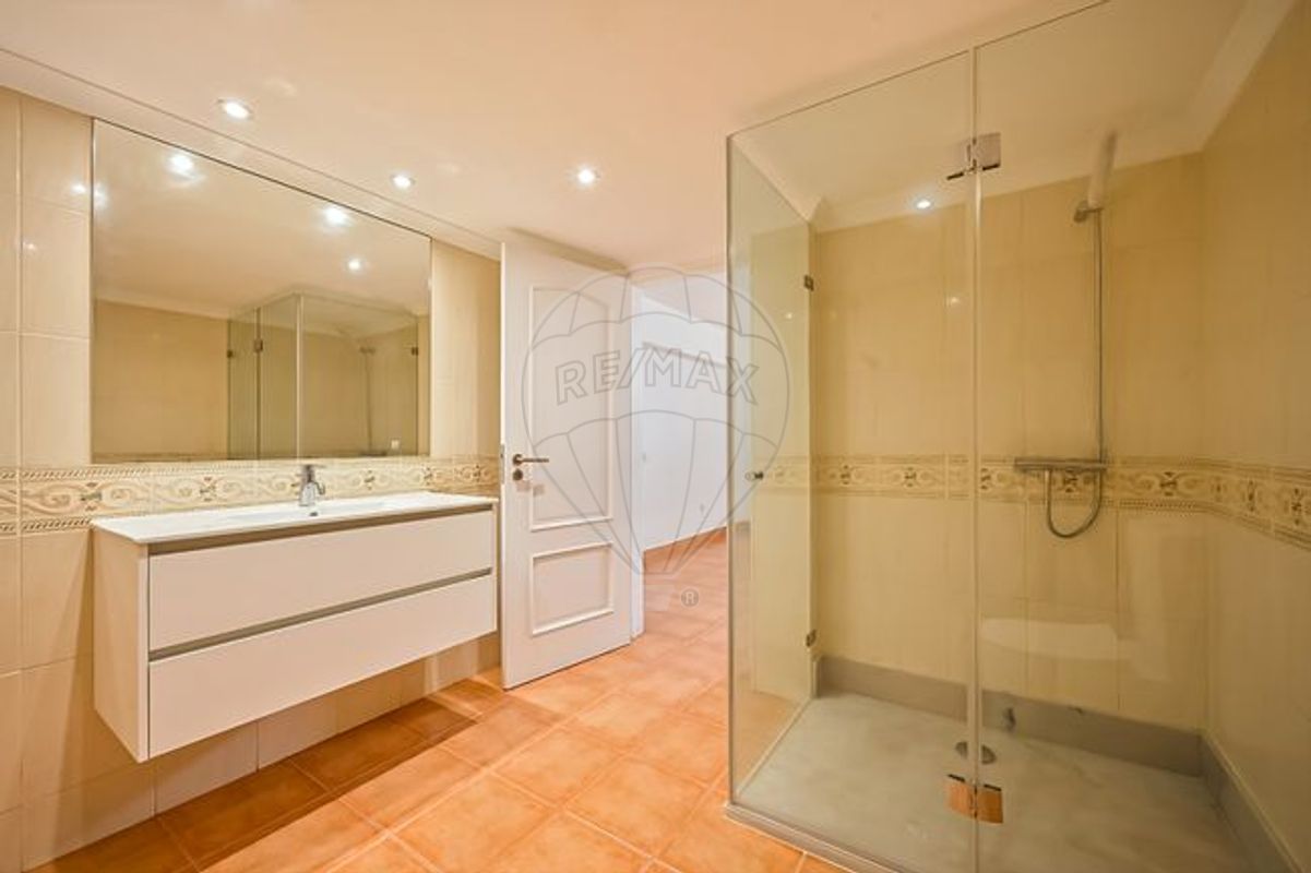 5 bedrooms House in Seixal, Portugal No. 23185