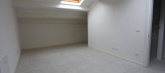 6-Zimmer Haus in Prato, Italy, Nr. 29483 8