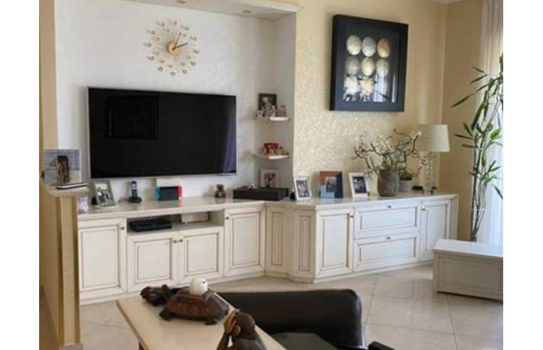 4 rooms Apartment in Taranto, Italy No. 253215