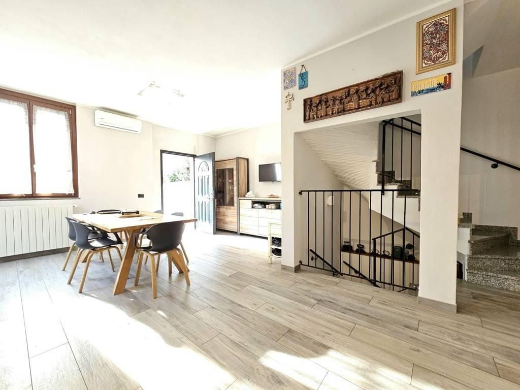 Вилла с 5 комнатами в Горгондзола, Италия № 39300