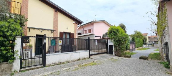 Вилла с 5 комнатами в Горгондзола, Италия № 39300 44