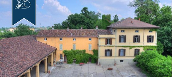 4 bedrooms Villa in Acquanegra Cremonese, Italy No. 329302 12