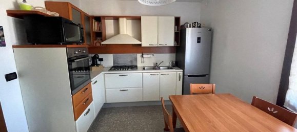 5 rooms House in Creazzo, Italy No. 37702 3