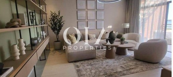 4 bedrooms Villa in Abu Dhabi, UAE No. 18520 11