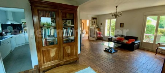 5 bedrooms House in Saint-Pryve-Saint-Mesmin, France No. 230079 4