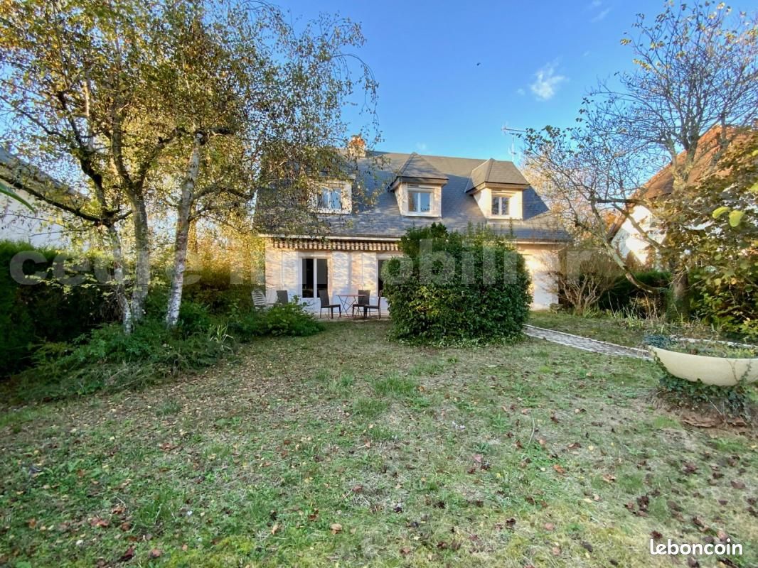 5 bedrooms House in Saint-Pryve-Saint-Mesmin, France No. 230079