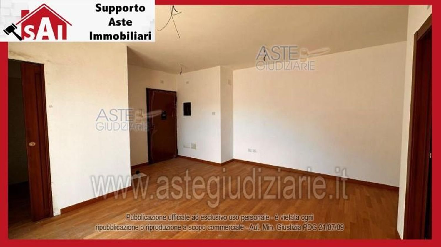 5 bedrooms Apartment in Rome, Italy No. 330865
