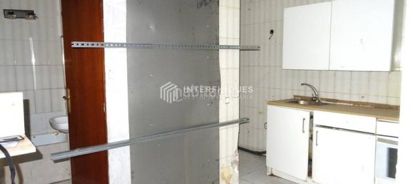 1 bedroom Apartment in Badalona, Spain No. 74247 3