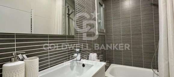 Apartamento de 4 dormitorios en Eixample, Spain No. 84447 3