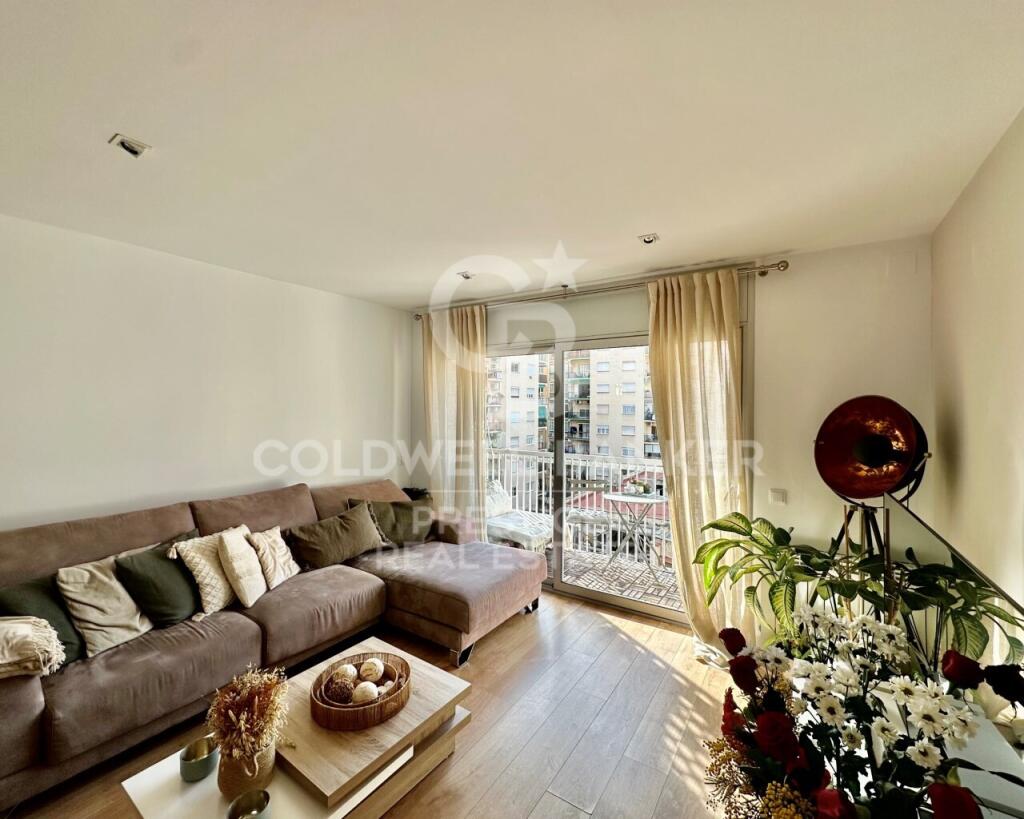 Apartamento de 4 dormitorios en Eixample, Spain No. 84447
