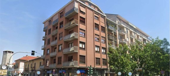 4 rooms Apartment in Chivasso, Italy No. 12211 2