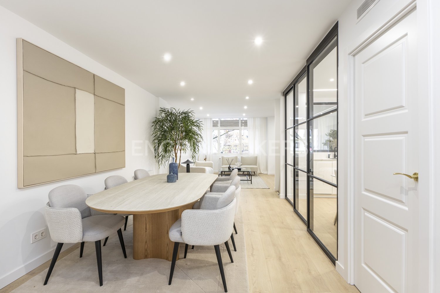 4 bedrooms Apartment in Madrid, Spain No. 126876