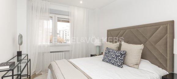 4 bedrooms Apartment in Madrid, Spain No. 126876 15