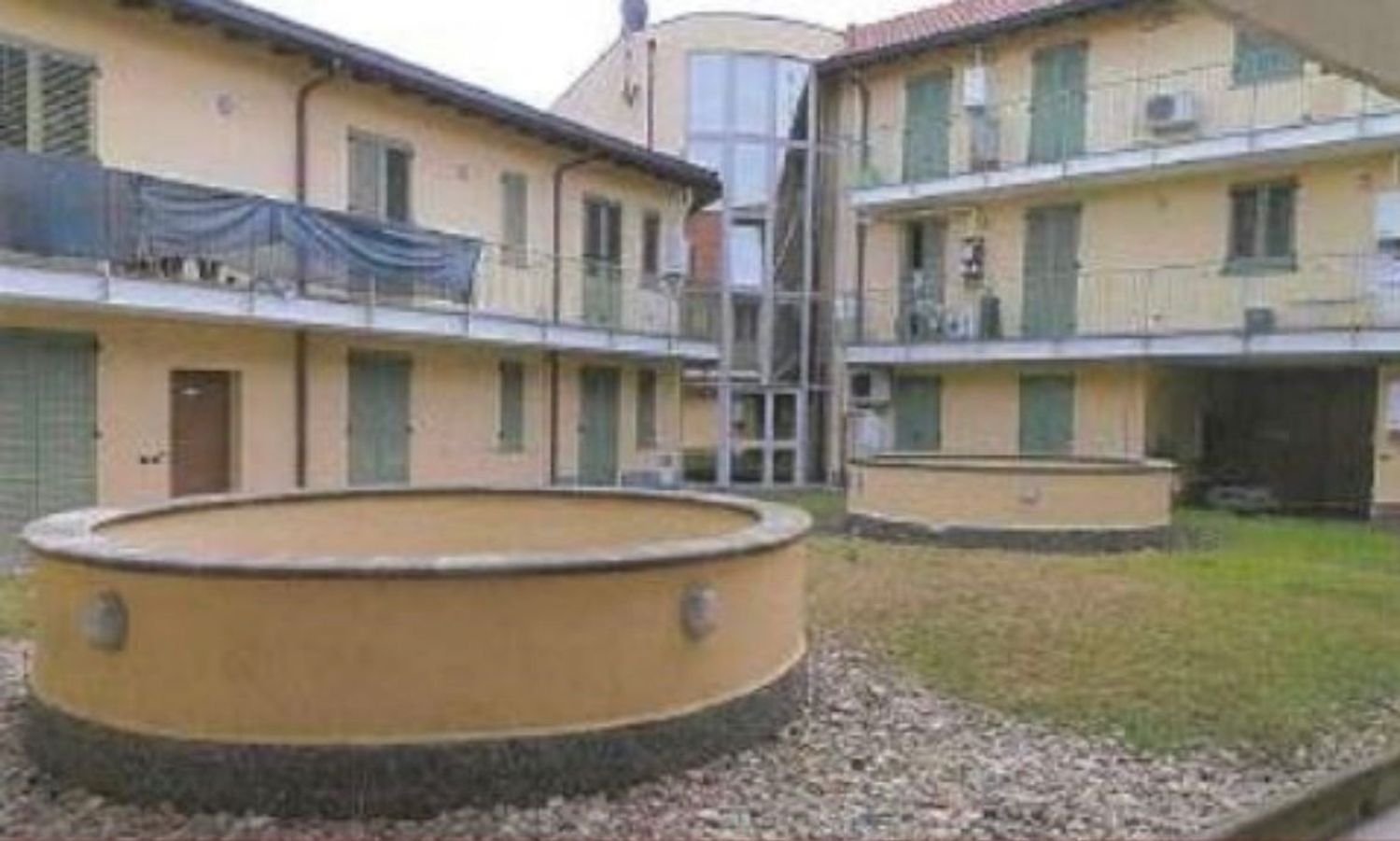Apartamento de 2 habitaciónes en Castano Primo, Italy No. 2613