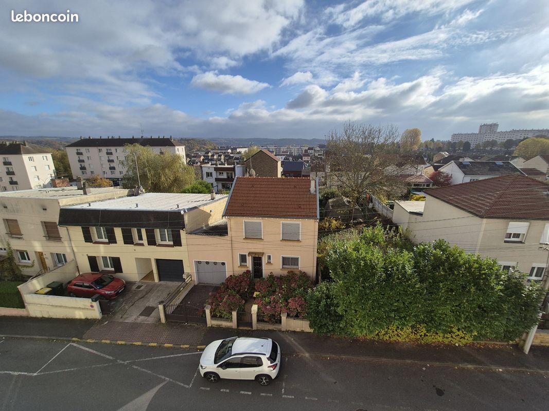 3 chambres Appartement à Charleville-Mézières, France No. 160192
