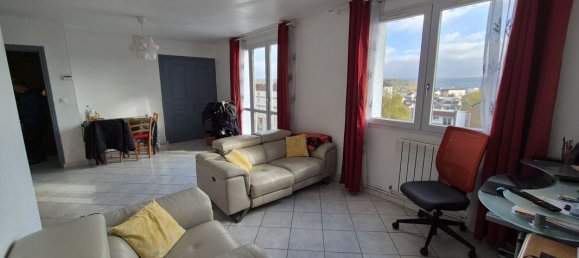 3 chambres Appartement à Charleville-Mézières, France No. 160192 2