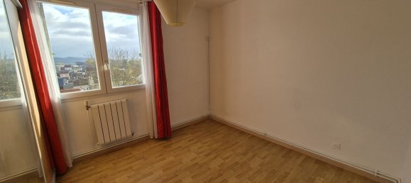 3 chambres Appartement à Charleville-Mézières, France No. 160192 5