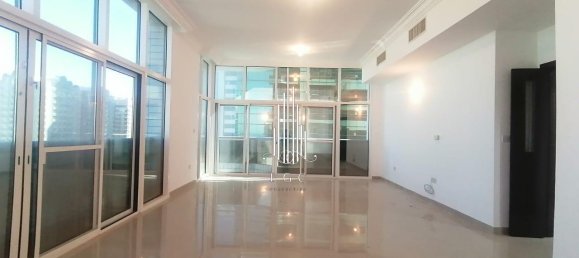 3 bedrooms Apartment in Al Khalidiya, UAE No. 56160 6
