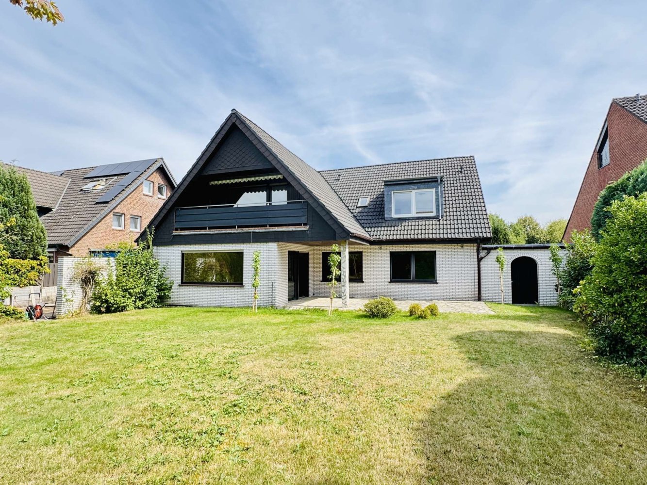 5 bedrooms Townhouse in Meerbusch, Germany No. 273367