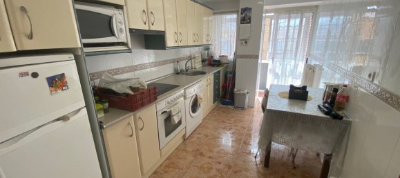 3 bedrooms Apartment in Burgos, Spain No. 139437 2