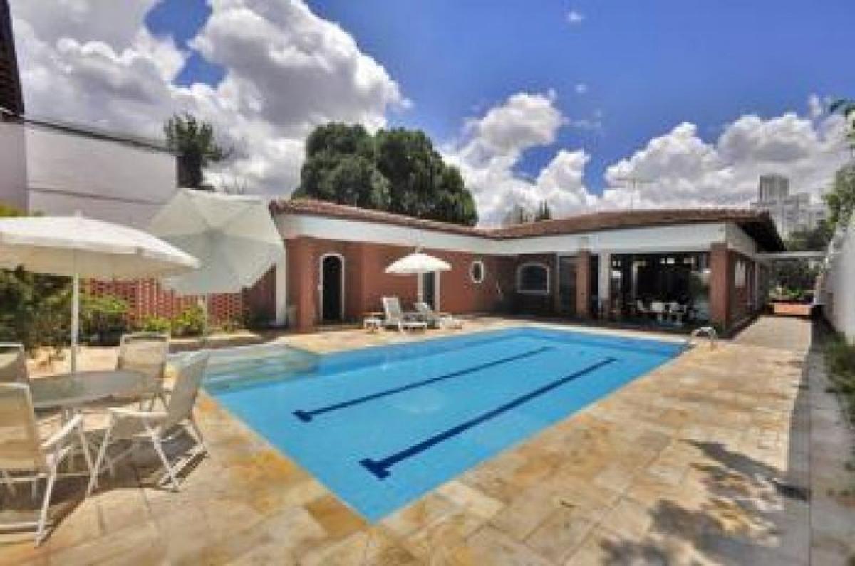 Дом с 5 спальнями в Сан-Паулу, Бразилия № 490050