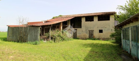 5 bedrooms House in Udine, Italy No. 74079 8