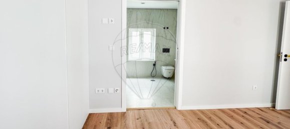 3 bedrooms House in Palmela, Portugal No. 19892 11