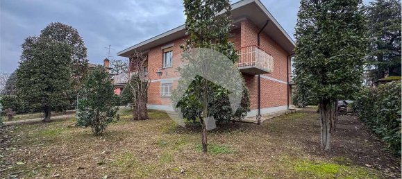 3 bedrooms Villa in Reggio Emilia, Italy No. 13948 16