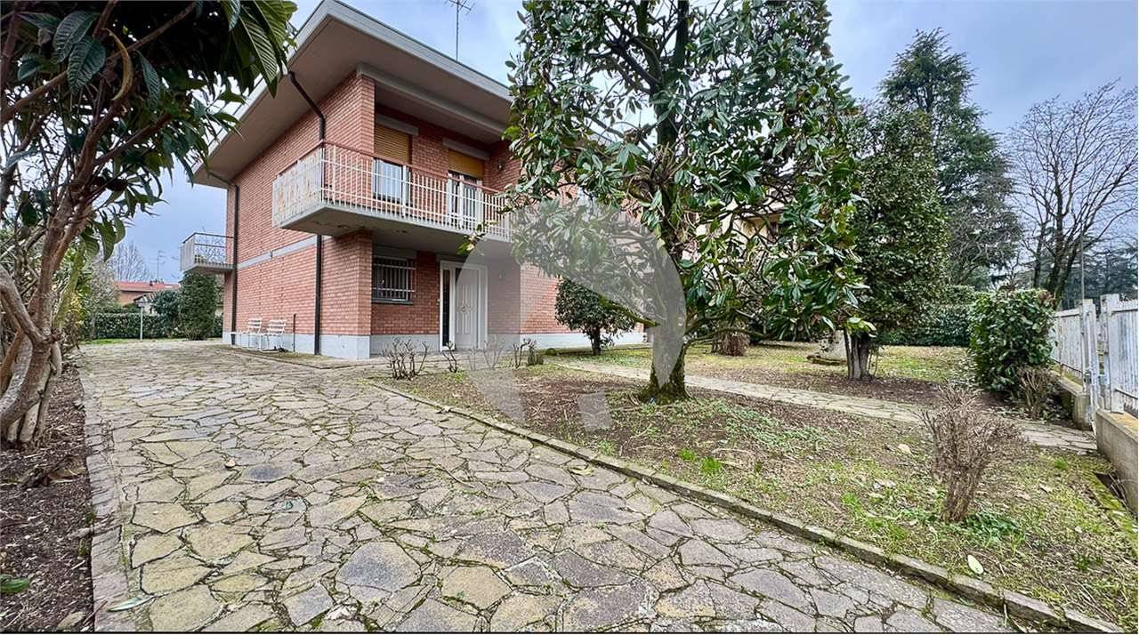 3 bedrooms Villa in Reggio Emilia, Italy No. 13948