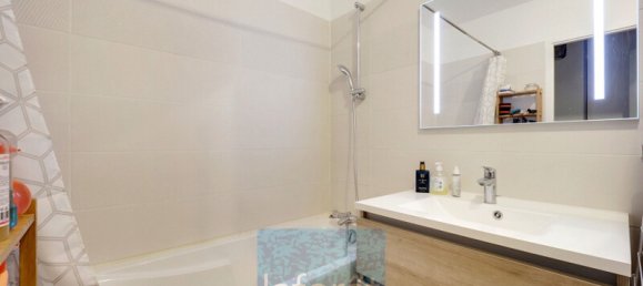 1 bedroom Apartment in Clichy, France No. 146519 9