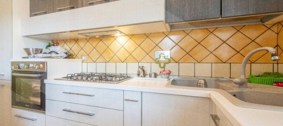 Квартира с 3 комнатами в Рим, Италия № 24586 8