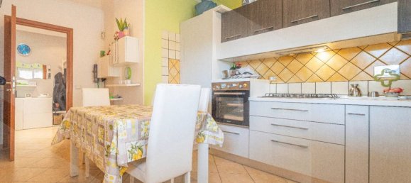 Квартира с 3 комнатами в Рим, Италия № 24586 9