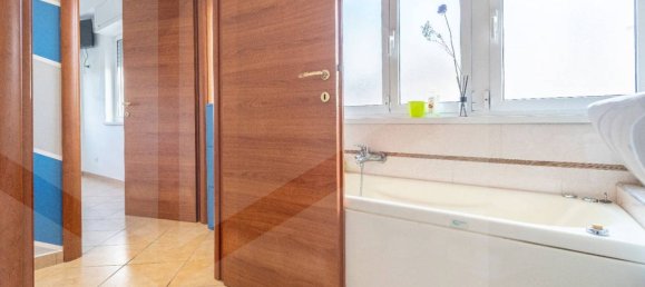 Квартира с 3 комнатами в Рим, Италия № 24586 26