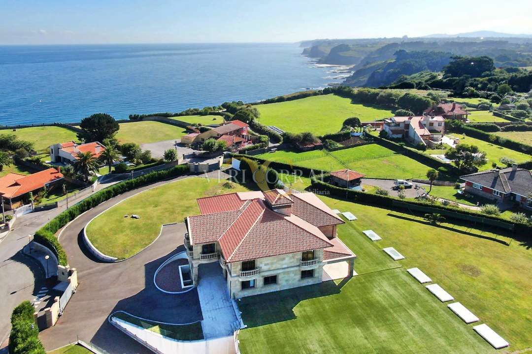 Casa de 20 dormitorios en Gijón, Spain No. 140168