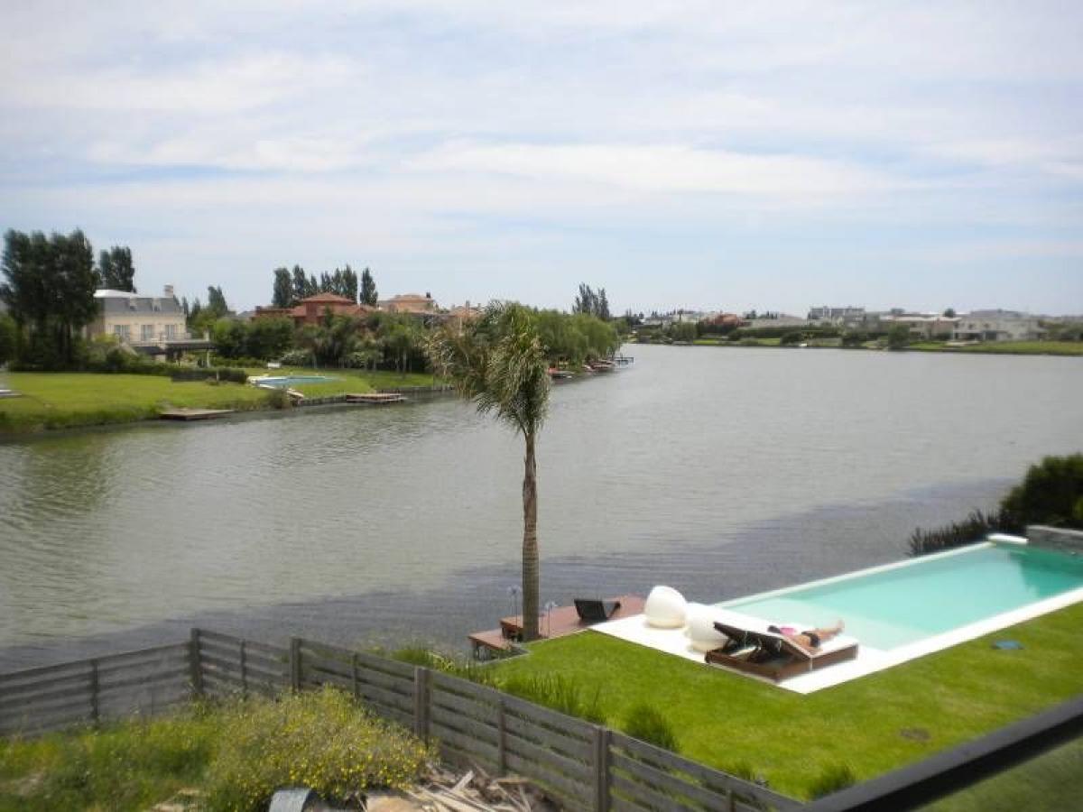 4 bedrooms House in Tigre, Argentina No. 20612