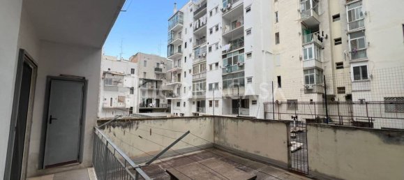 Квартира с 3 спальнями в Бари, Италия № 353225 24