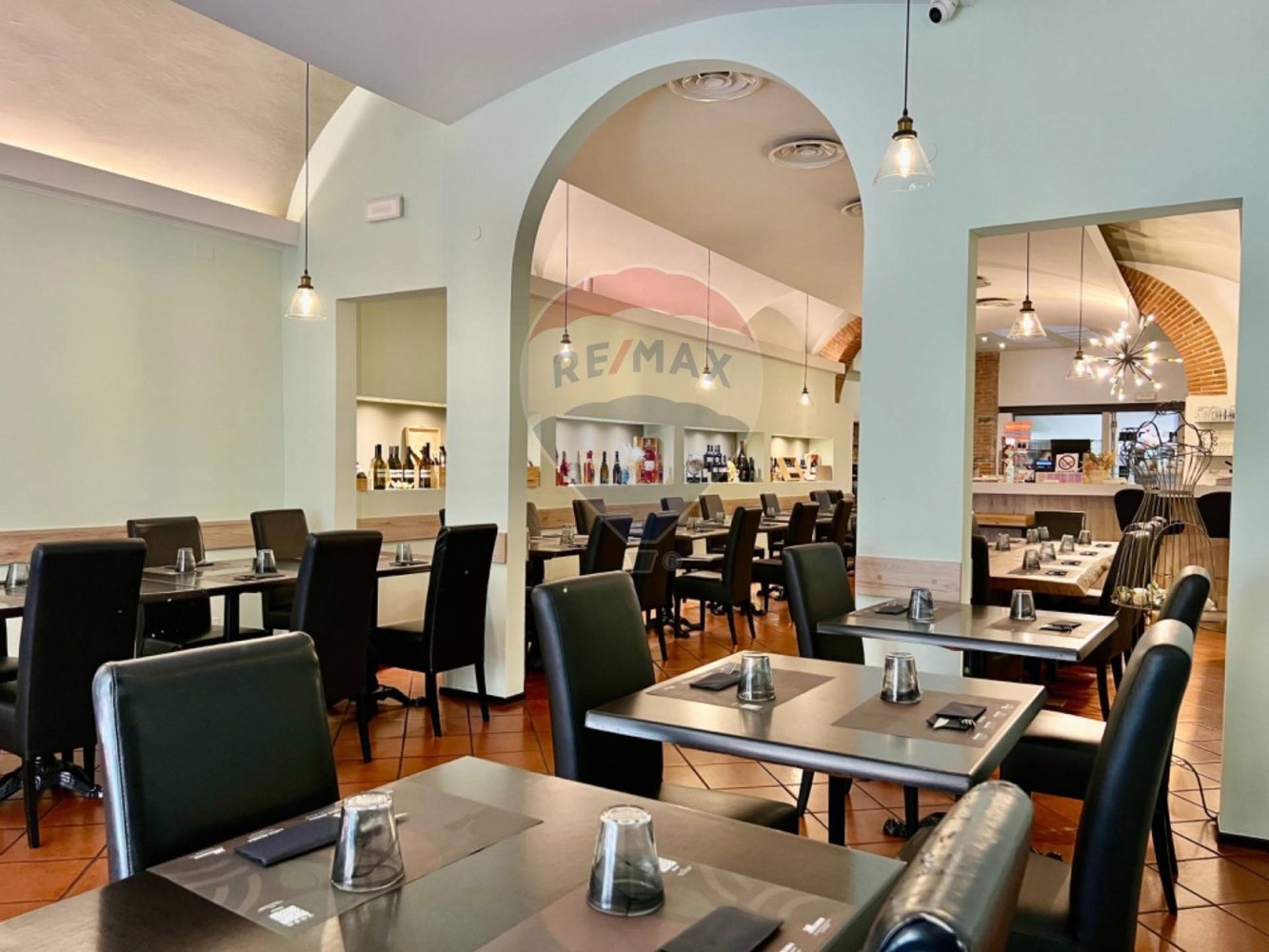 5 rooms Commercial property in Pistoia, Italy No. 266463