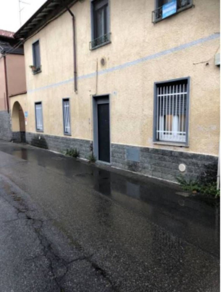 3 rooms Apartment in Busto Arsizio, Italy No. 1679