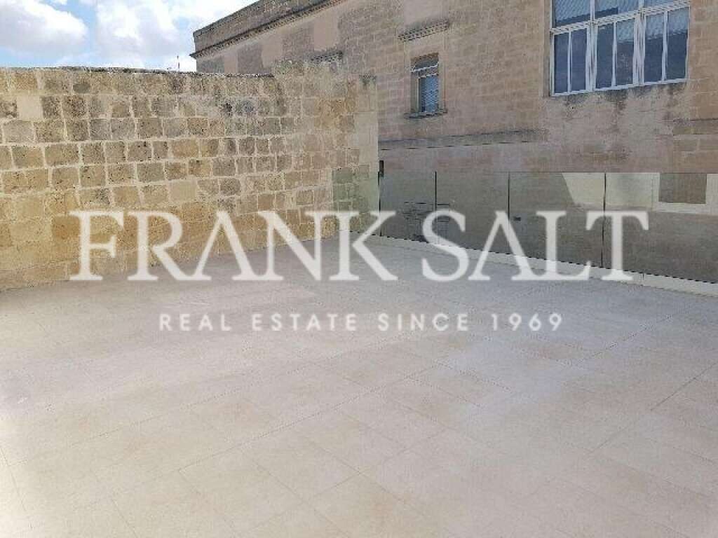 Bureau à Valletta, Malta No. 11945